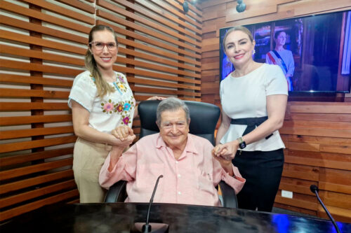 Así debe de ser: el poder en manos de las mujeres