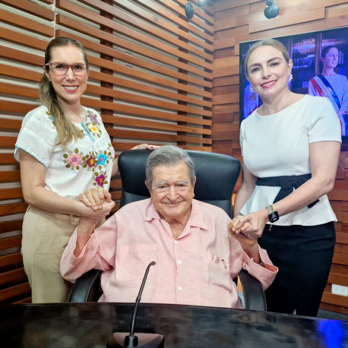 Así debe de ser: el poder en manos de las mujeres